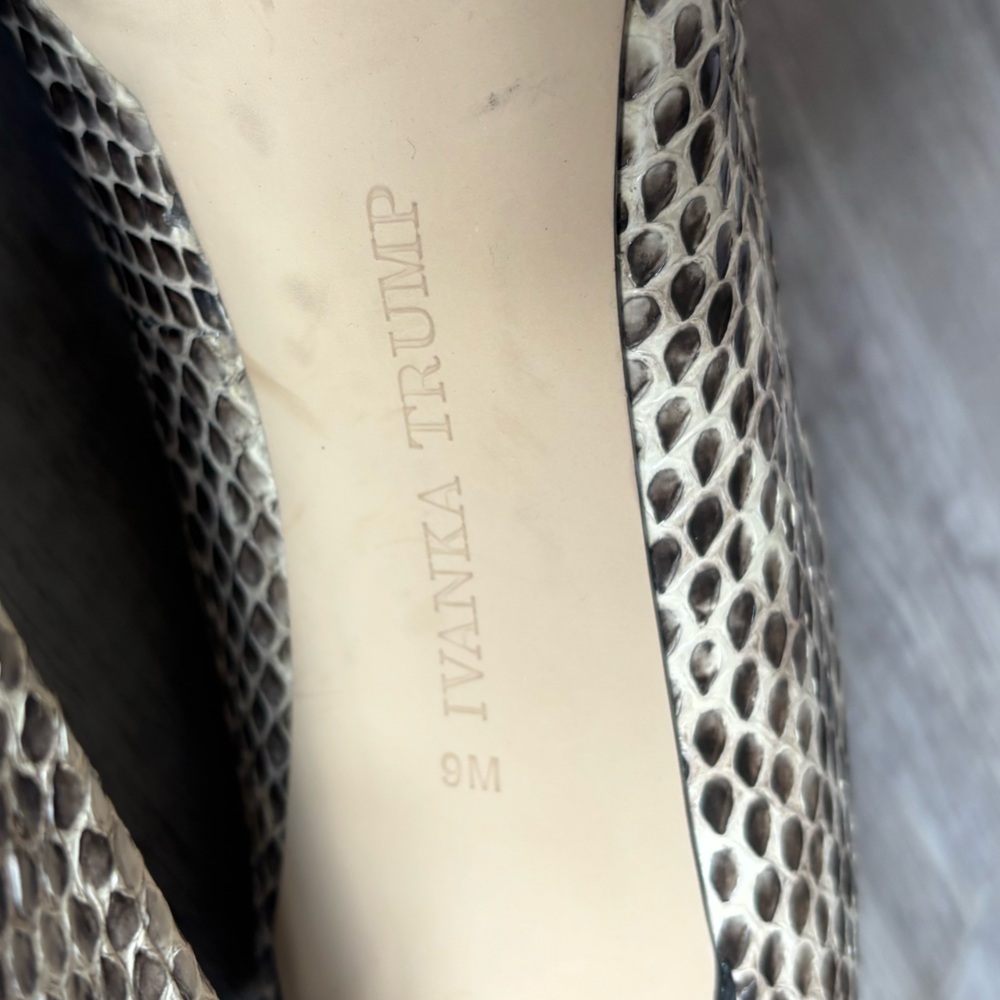 Ivanka Trump Pumps - Picture 4 of 5